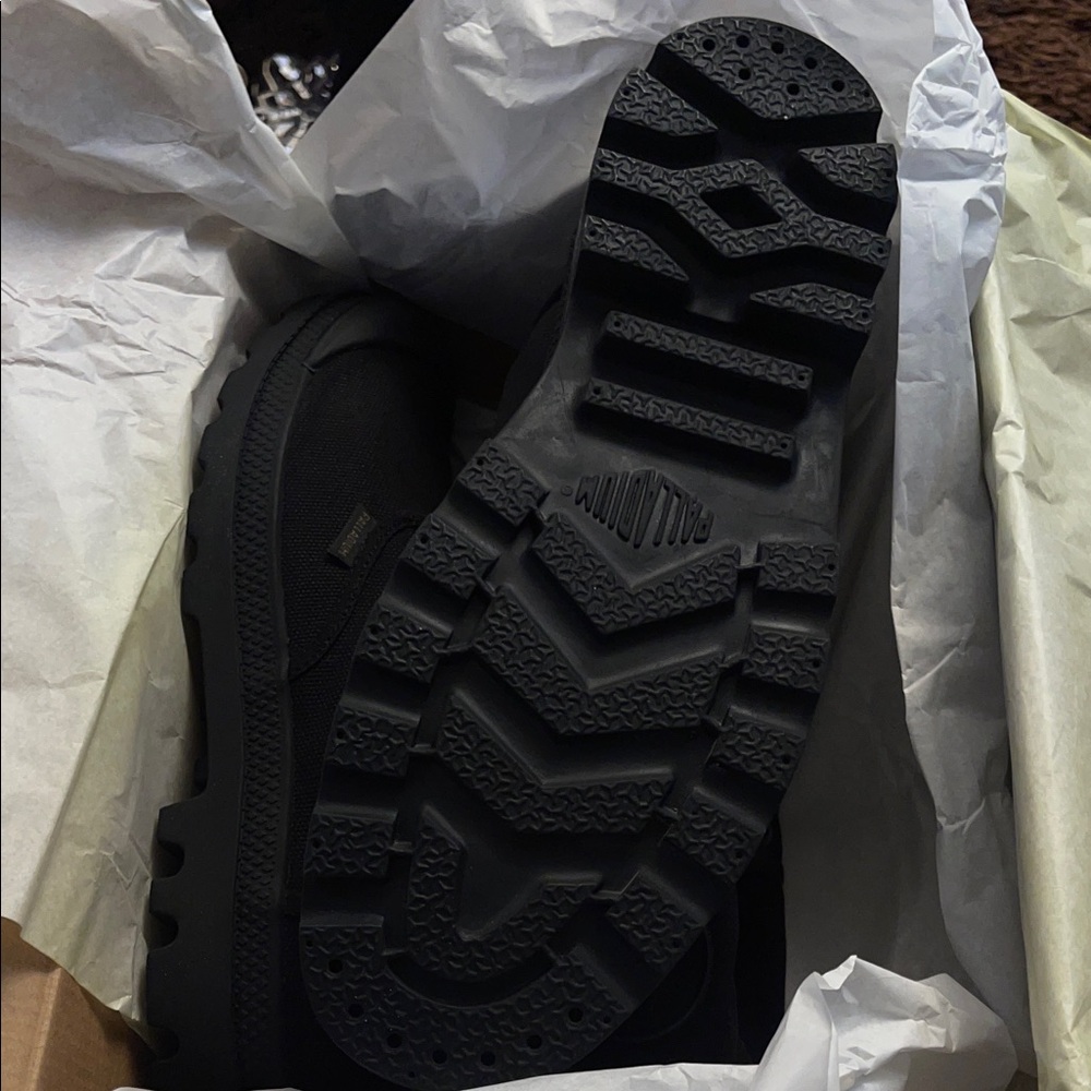 Palladium Men’s Baggy Canvas Black/Black
10 M - Picture 4 of 9